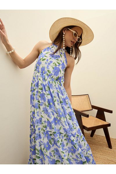 Sassafras By Styli فستان ماكسي أزرق بطبعة زهور وفتحة رقبة على شكل حرف H