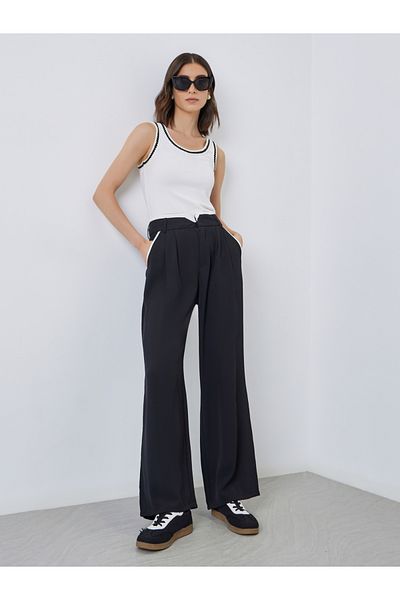 Styli Women Black Wide Leg Trousers with Contrast Seam