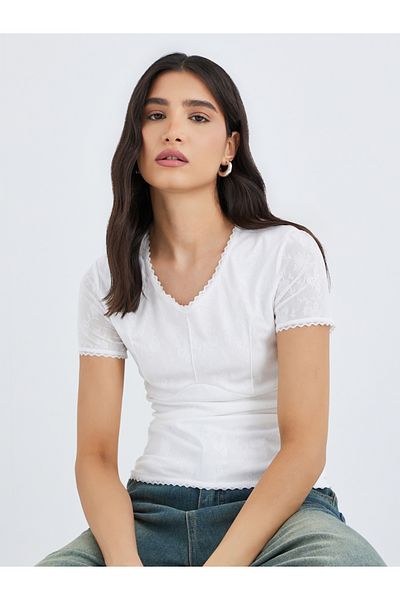 Styli Textured Lace Trim V-Neck Knit Top