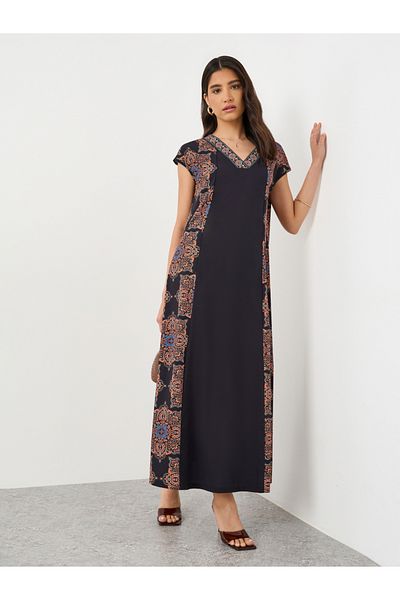 Styli Contrast Printed V-Neck Short Sleeve Maxi Dress