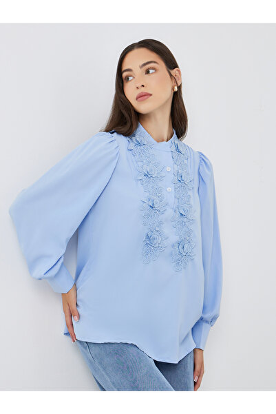 Styli قميص بأكمام منفوخة وتفاصيل دانتيل وزهور