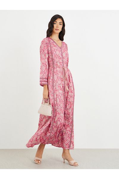Styli All Over Print V Neck Jalabiya with Lace Trim