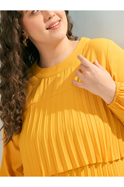 Sassafras By Styli Plus Pleated Knee Length Dress