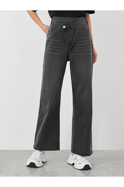 Styli Women Black Wide Leg Jeans with Cross Waistband