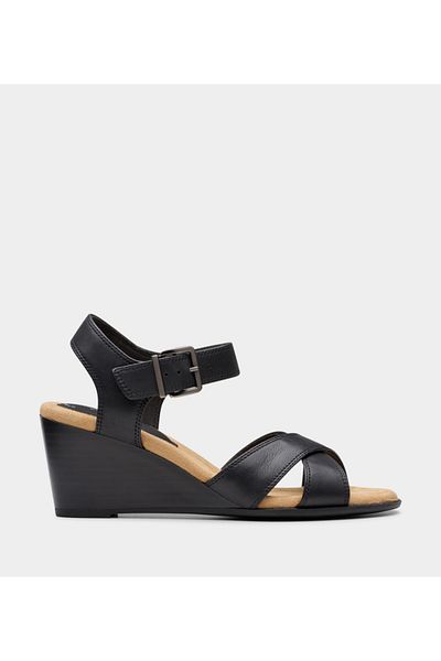 CLARKS صندل إيمالاي إيريس للنساء باللون الأسود