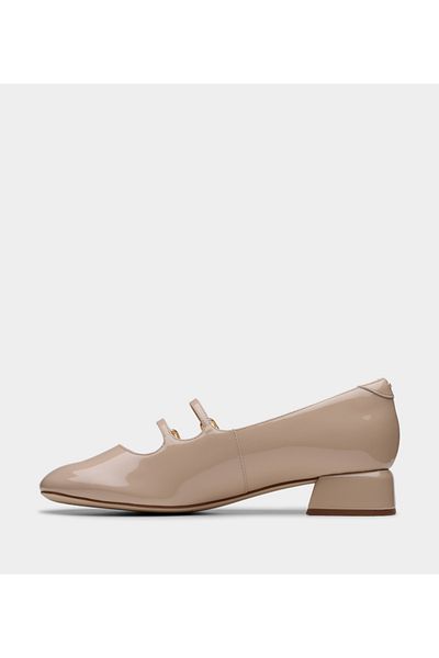 CLARKS Beige Women's Daiss30 Shine Shoes