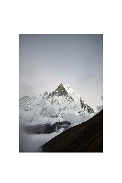 OEM Pictură pe pânză, „Vârfuri înghețate sub un cer sumbru”, Peisaj montan