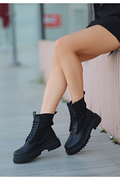 Zerenyus Utag Black Lace-Up Women's Boots