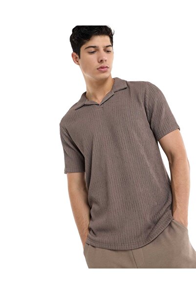 R&B تيشيرت بولو بارز الملمس بأكمام قصيرة