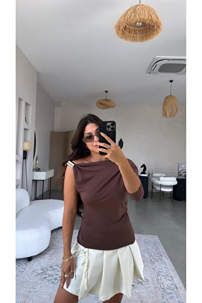 Buket Teke Bluză maro cu accesorii pentru umeri