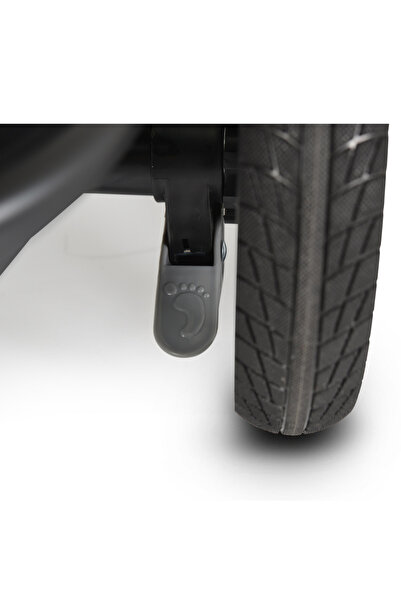 byox Fusion Black children's tricycle, height-adjustable parental handle, 360° rotating seat