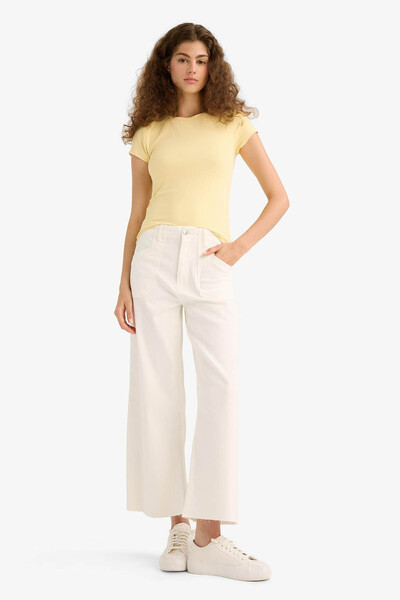 DeFacto Kurze Jeanshose mit weitem Bein, hoher Taille und abgeschnittenem Bei...