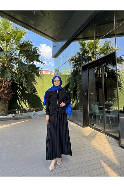 Moda Krash Krash Pleated Skirt Suit