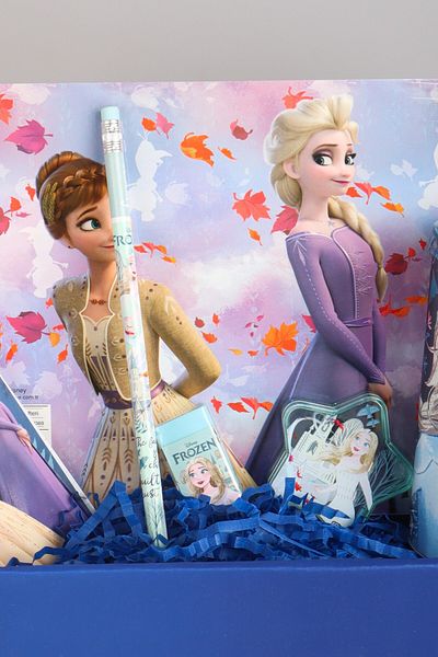 Disney علبة هدايا خاصة مع شهادة DEKOMUS "مجموعة قرطاسية مملكة كارلز المجمدة" كوب مع مسحوق، ممحاة