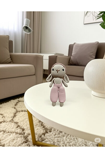 CraftyCorner El Yapımı Amigurumi Pembe Tulumlu Tavşan Oyuncak - Organik Uyku Arkadaşı