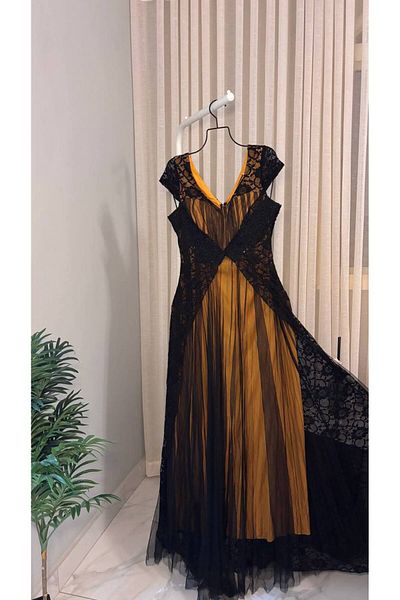 leevan fashion Black lace dress with copper lining