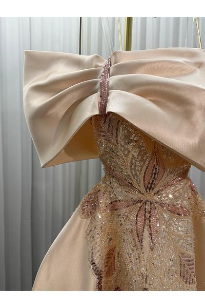 COCONALY Embroidered dress with a distinctive design