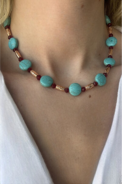 Butik قلادة مرصعة بالخرز الأحمر بلون الفيروز، أنيقة وعصرية مع حلية معدنية