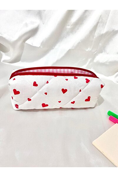 1çokşey مقلمة |   حامل أقلام مبطن على شكل قلب أحمر – منفوش ومبطّن