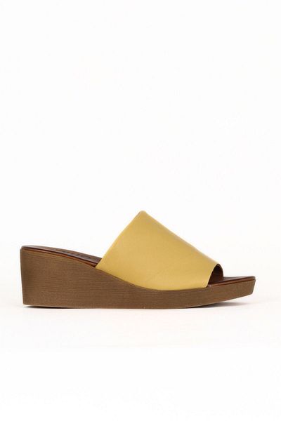 Bueno Shoes Yellow Leather Women's Wedge Heeled Slippers 01We3903