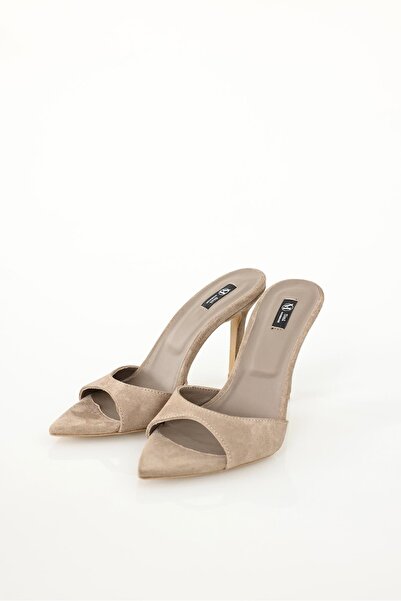 5in1Canpolat Παντόφλες με τακούνι με μυτερή μύτη από ανοιχτό μινκ 25157