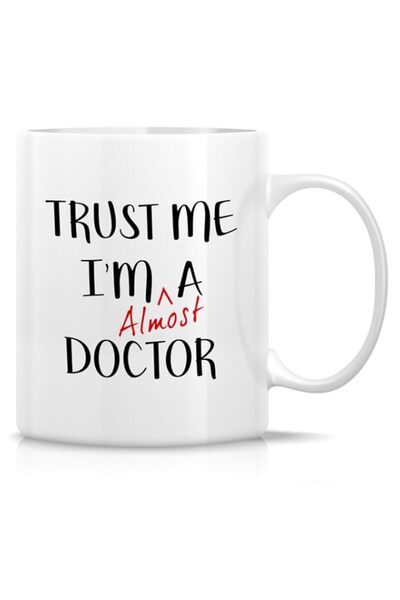 Generic كوب ريتريز المضحك - ثق بي، أنا على وشك أن أصبح طبيبًا - أكواب قهوة خز...