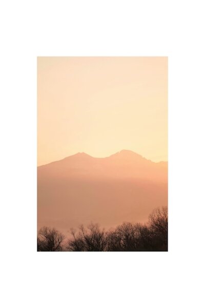 OEM Tablou Canvas, 'Lumina rasaritului peste muntii linistiti', Apus, Padure, Siluete, Munti, Cer, Roz,