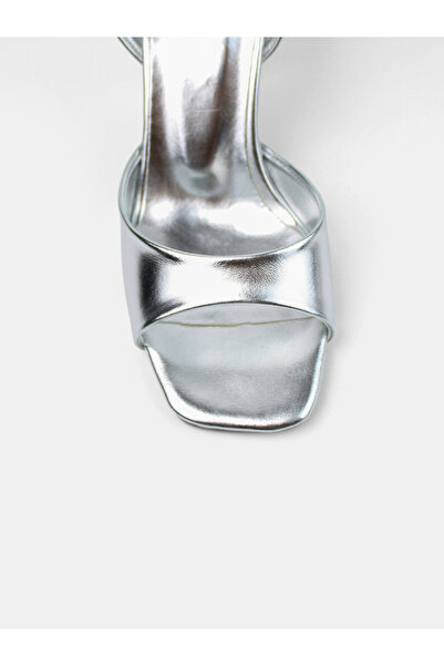 MAGGIO Kadın Gümüş Metalik Tek Bant Topuklu Ayakkabı