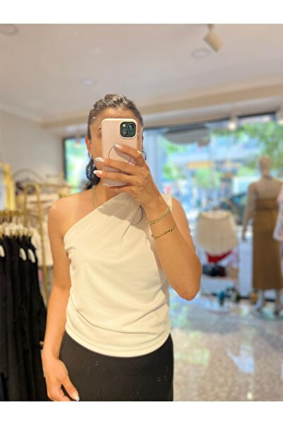 MU&ME BOUTİQUE بلوزة مفتوحة على الكتف