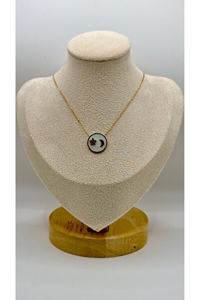 SK aksesuar قلادة من الفولاذ على شكل نجمة القمر على سطح أبيض