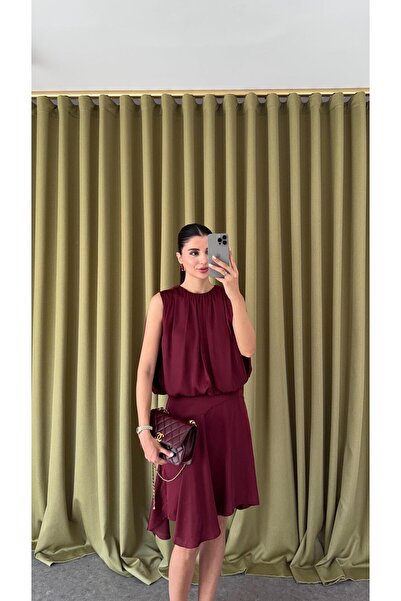 HAZELANNA بلوزة من الساتان باللون العنابي