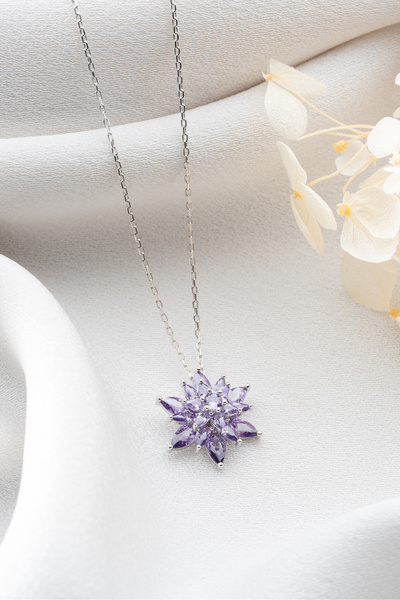 SAKLI TAKI 925 Ayar Gümüş Işıklı Kutu Buzlu Mor Lotus Kolye