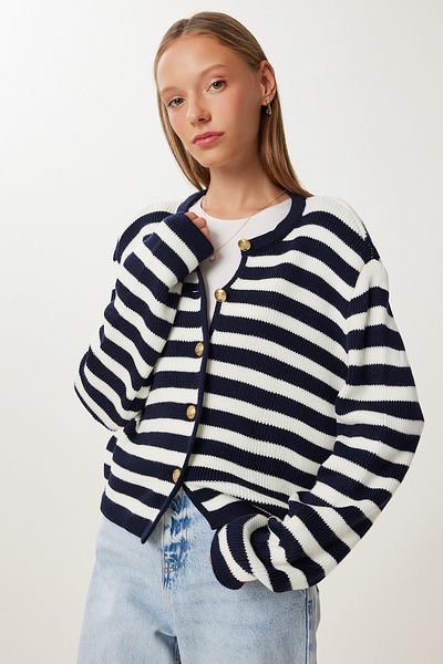 Happiness İstanbul Gepolsterte Strickjacke mit Streifenmuster in Ecru/Marineblau für Damen US00859