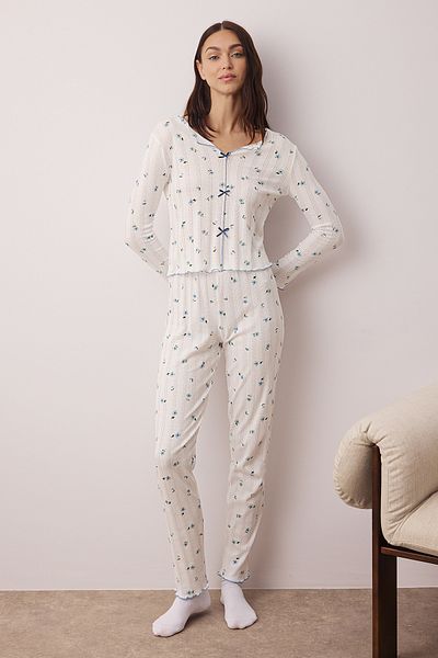 Trendyol Collection Weiß-blaues, gestricktes Pyjama-Set aus 100 % Baumwolle mit Blumenband/Bowknot, gerippt/Pointel THMAW26PT00070