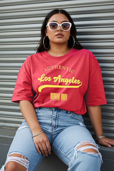 Trendyol Curve Rosa Wide Fit Rundhalsausschnitt bedrucktes Strick-T-Shirt aus 100 % Baumwolle TBBSS23AH00131