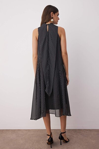 Trendyol Collection Rochie neagră din șifon țesut cu căptușeală midi cu detaliu șal cu buline TWOSS25EL00875