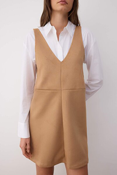 Trendyol Collection Μίνι πλεκτό φόρεμα μπεζ V λαιμόκοψης σουέντ TWOAW24EL00543