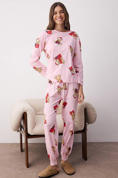 Trendyol Collection Set pijamale tricotate cu tematică de Anul Nou cu ursuleț de pluș roz 100% bumbac THMAW26PT00052