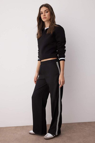 Trendyol Collection Black Side Stripe Detail Wide Leg/Wide Leg Pants with Elastic Waist Twoaw26Pl00054
