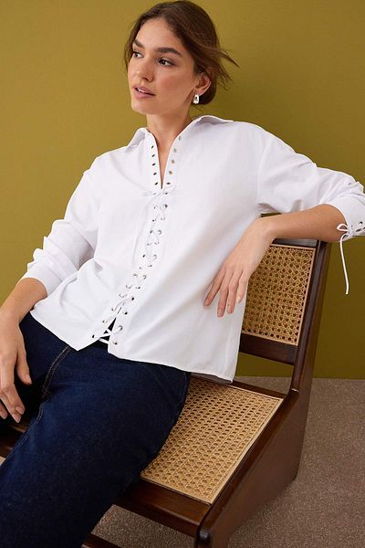 Trendyol Collection White Oversize Shirt with Lace Detail on the Front Twoaw26Go00010