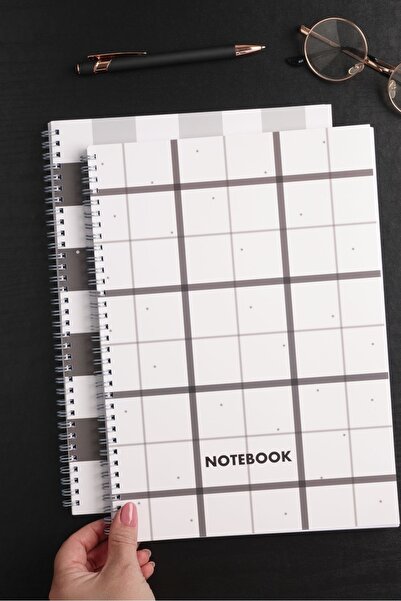 Pink notes مجموعة من 2 دفاتر مدرسية مربعة الشكل مقاس A4 - 80 ورقة - منقوشة بالأبيض والأسود