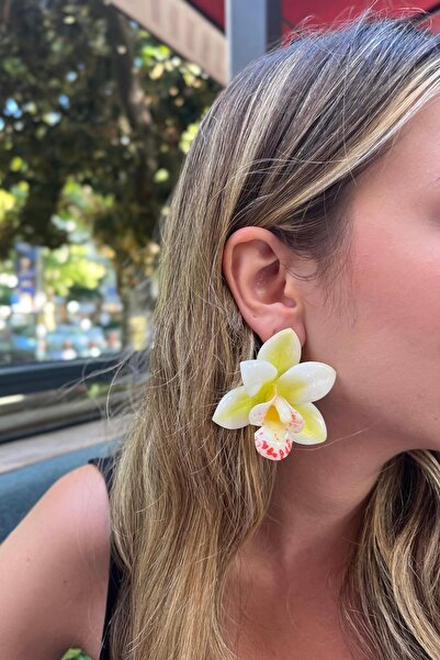 stravis White Flower Earrings