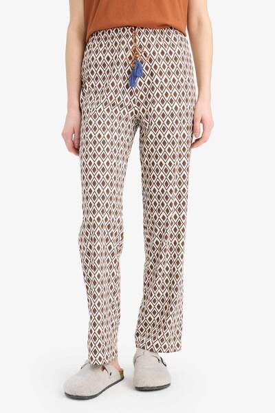 DeFacto Pijama Takımı Kısa Kollu Pijama Üstü Esnek Belli Pijama Altı-Fall in Love E0276AX25SP