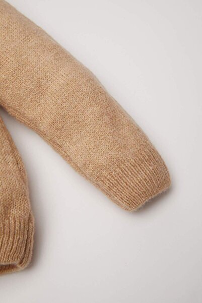 DeFacto Kız Bebek Büyük Dantel Yaka Triko Kazak C8289A524WN