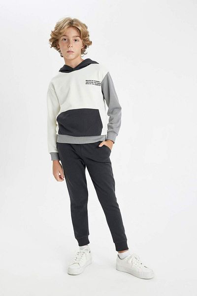 DeFacto Set 2 piese pentru băieți, hanorac cu glugă cu imprimeu, cu buzunare cangur, pantaloni de sport Jogger