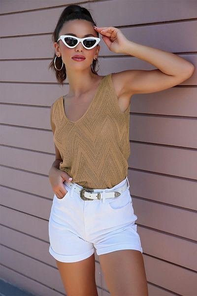 AQE FASHION Bluză Camel detaliată cu sclipici pentru femei, cu decolteu în V, cu bretele fără mâneci