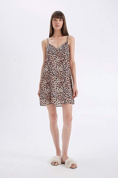 DeFacto Nachthemd mit Leopardenmuster und V-Ausschnitt aus Satin – Fall in Love D4407AX24HS
