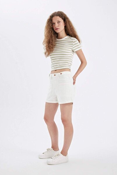 DeFacto Mom Fit Yüksek Bel Katlamalı Paça Jean Şort D4585AX24HS