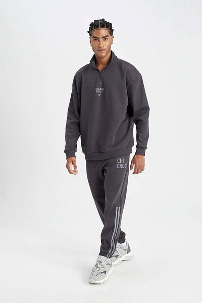 DeFacto NBA Chicago Bulls Oversize-Sweatshirt mit Stehkragen und Reißverschluss – C9261ax24au