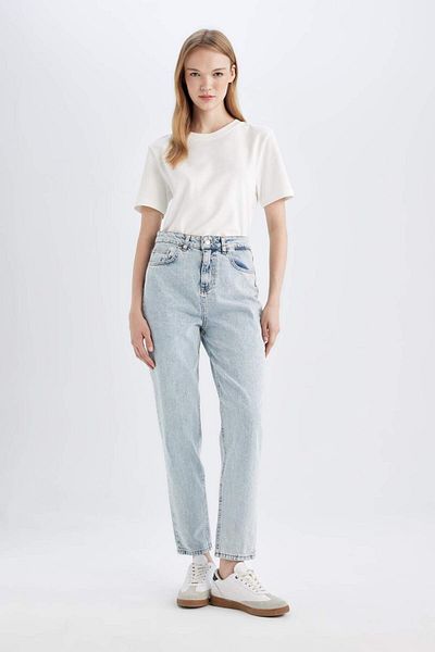 DeFacto Lina Mom Fit High Waist Bequeme Passform Leichte, schmale, knöchellange Jeans-Waschhose D4303AX24AU
